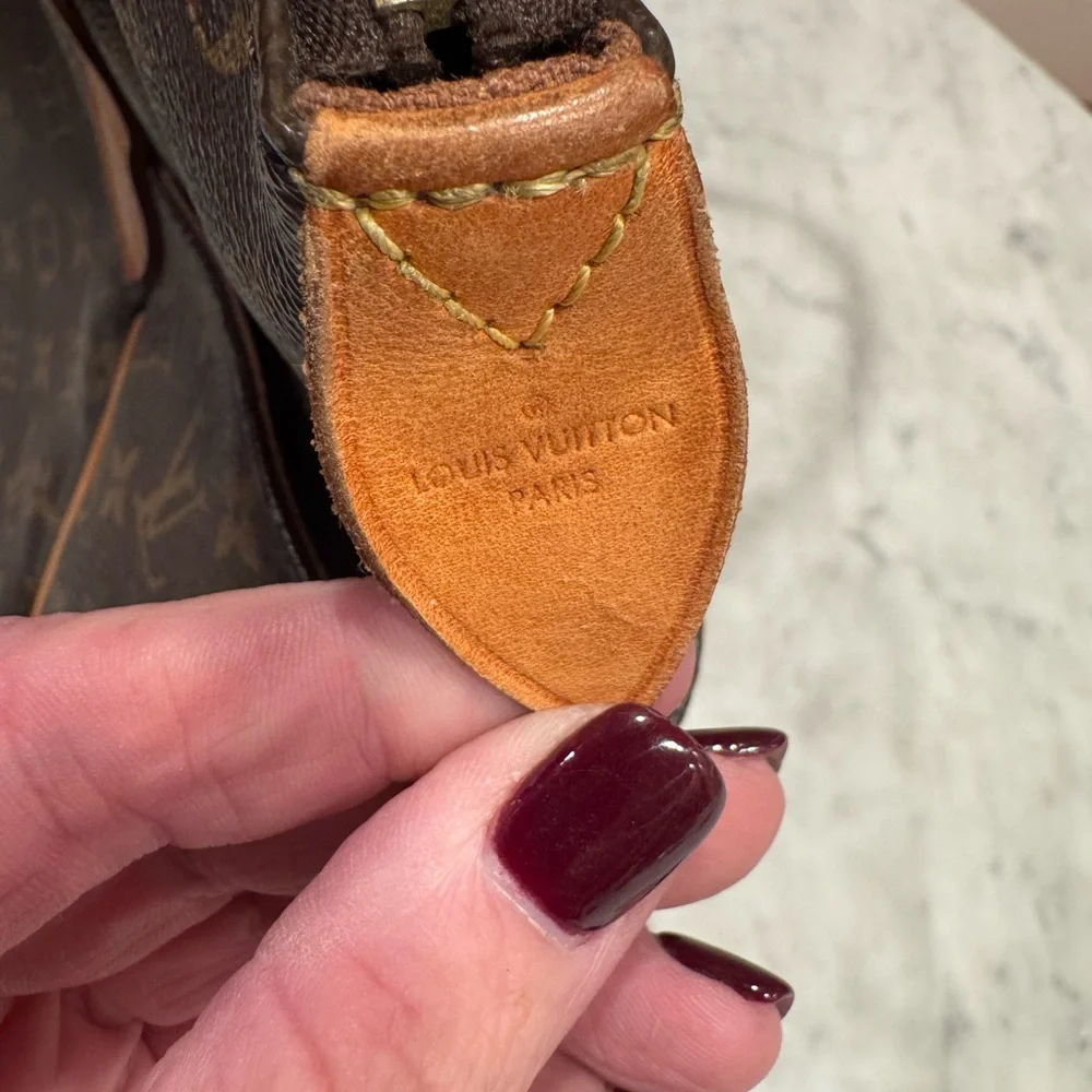 Louis Vuitton Monogram Leather Totally PM with Zipper Closure - Picture 3 of 10